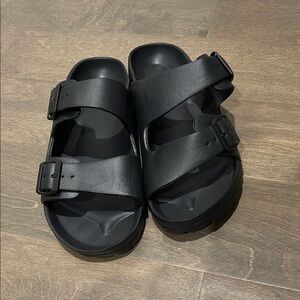 NWT (no brand)Men Sandals size 11/12